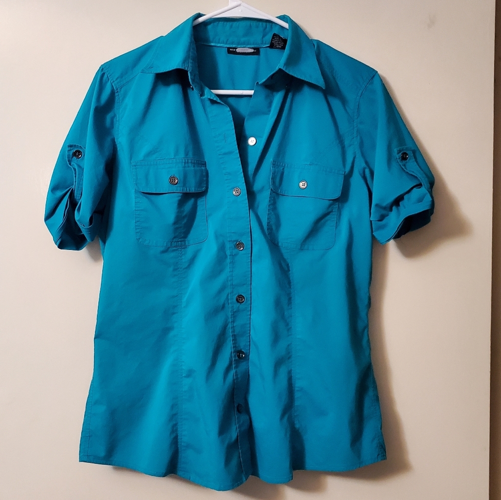 New York and Co Fitted blue button down size M